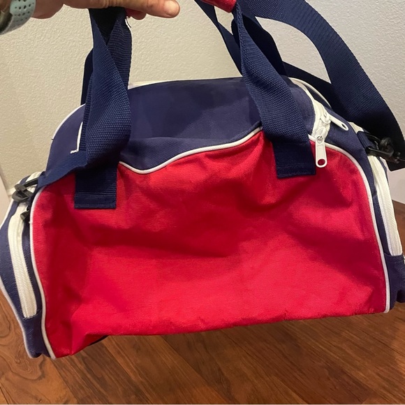 Disney- Vintage Pooh Weekend Duffel Bag - Picture 12 of 12